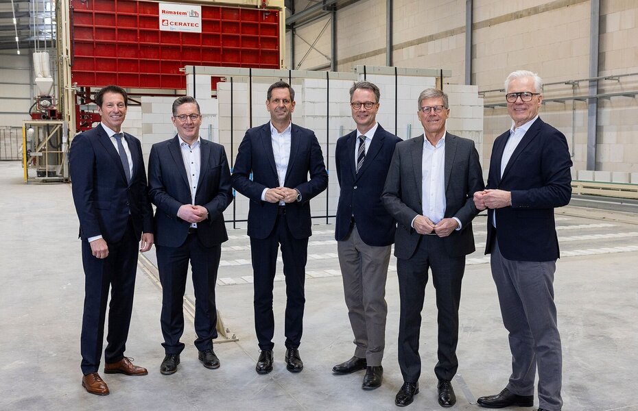 Gruppenfoto mit Roland Meißner, Tobias Riffel, Olaf Lies, Bernhard Göcking, Matthias Wächter und Thomas Zawalski bei den Emsländer Baustoffwerken