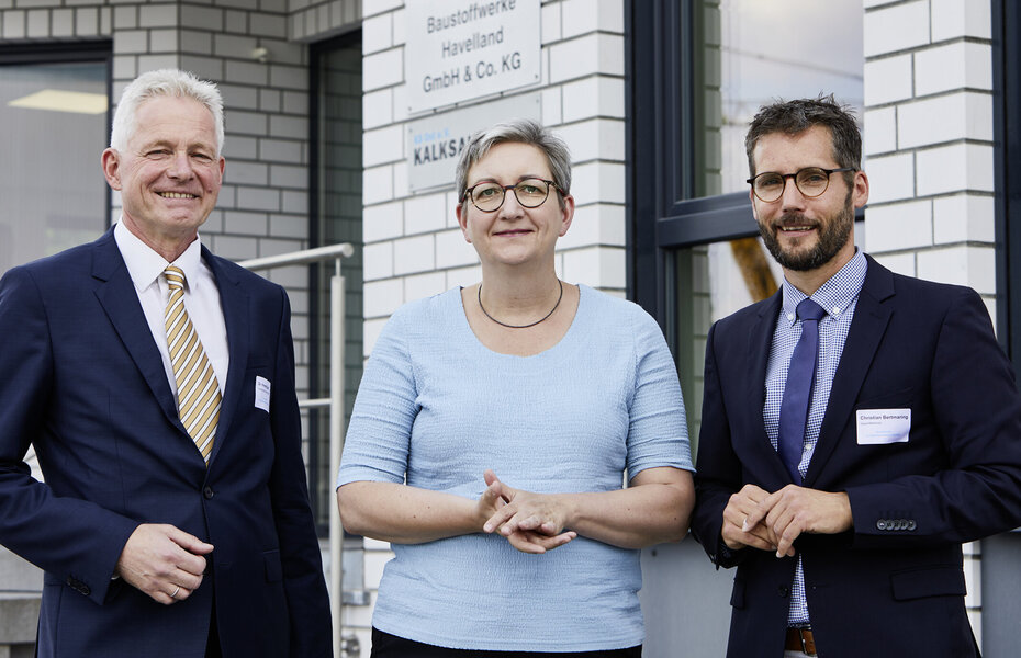 Klara Geywitz mit Hannes Zapf und Christian Bertmaring beim Besuch in Oranienburg