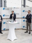 Niedersachsens Ministerpräsident Olaf Lies im Gespräch mit Vertretern der Kalksandsteinindustrie bei den Emsländer Baustoffwerken